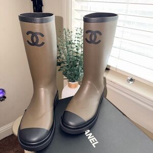 New with box CC logo Women's Army green Rain Boots size 8